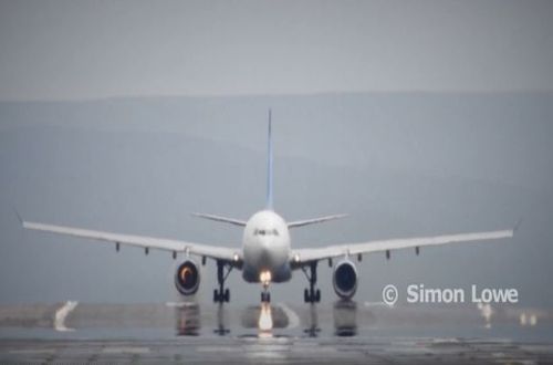 Шок! Двигател на самолет се взриви при излитане (ВИДЕО)