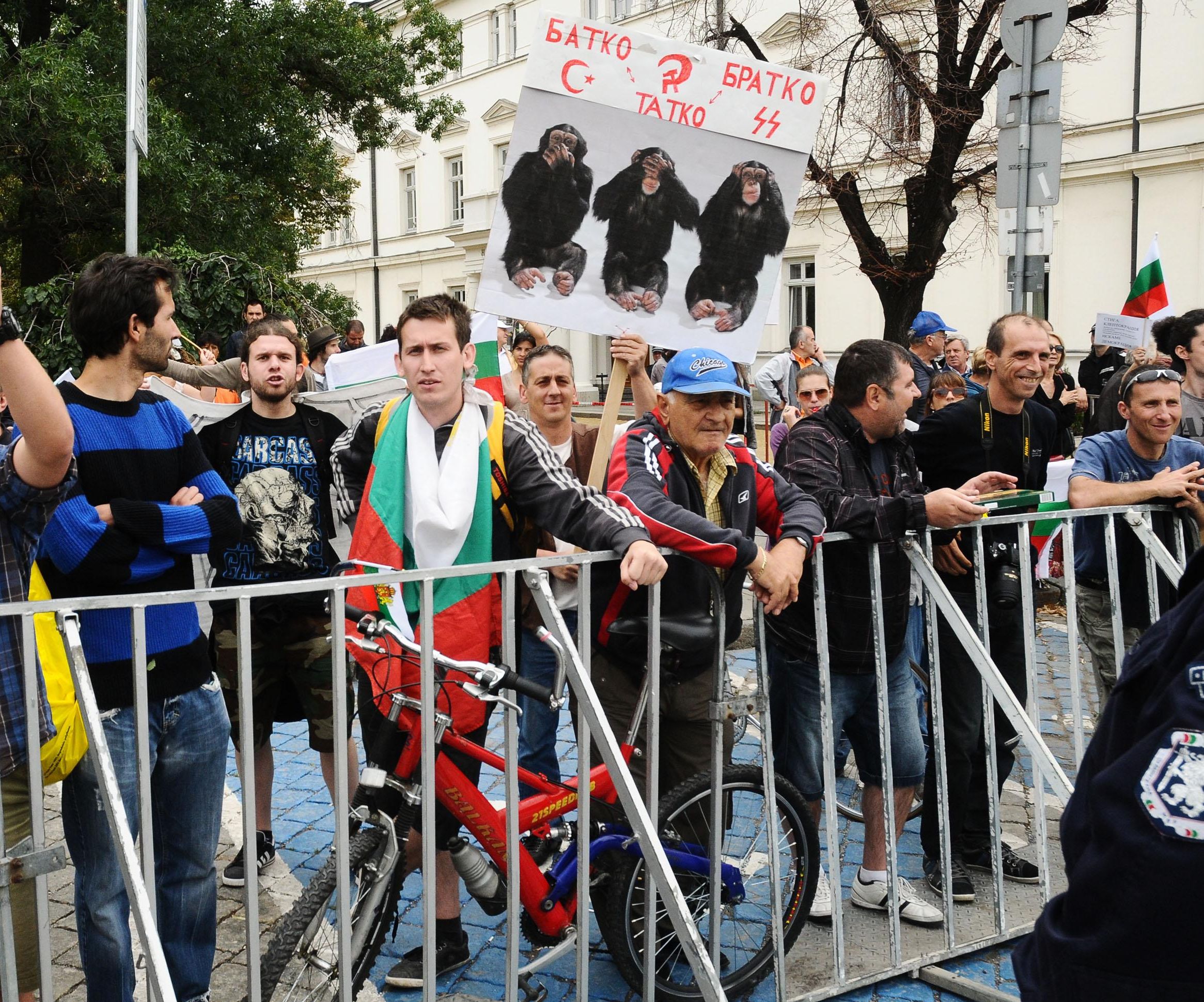 Разширяват зоната за сигурност край Народното събрание