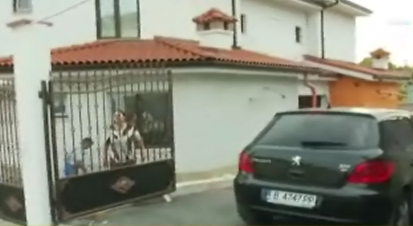 Тъща на варненски бирник гони репортерка с метла
