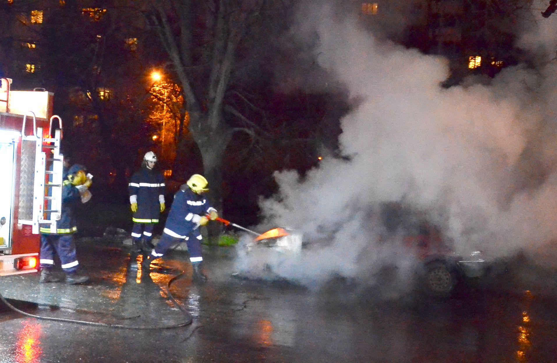 Пожар овъгли пицария, каравана и автомобил 