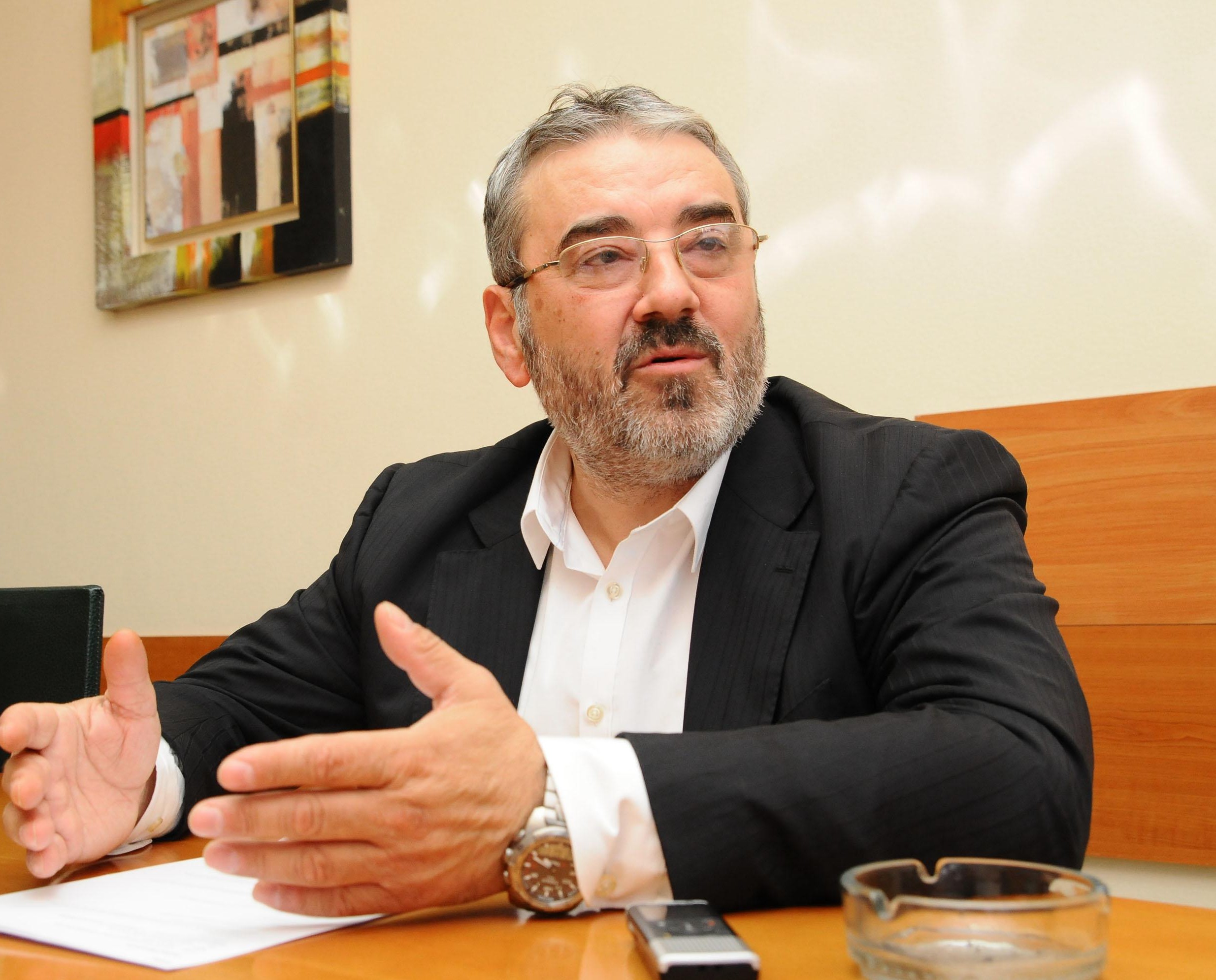 Ангел Семерджиев натрупал пачки като шеф на ДКЕВР