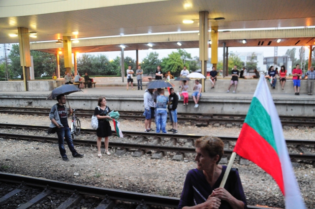 Протестът в Пловдив пак блокира жп гарата 