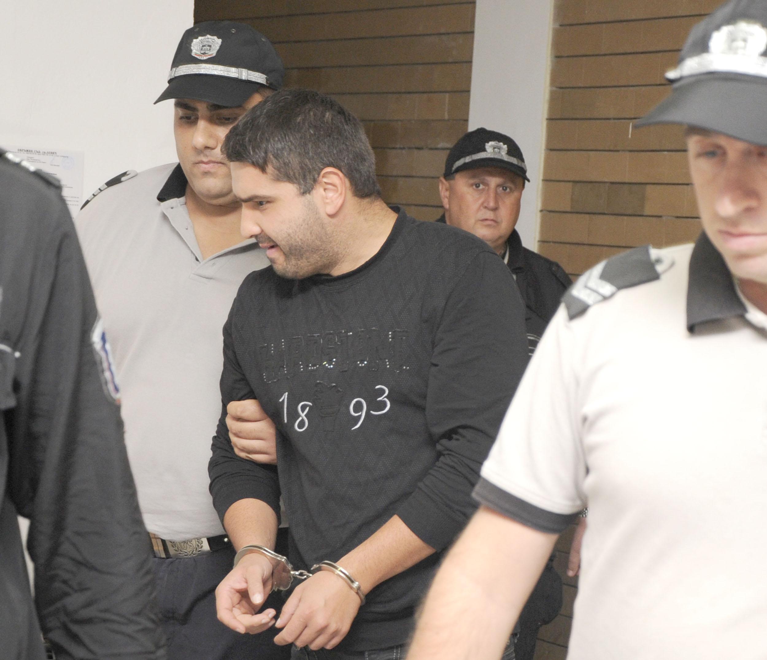 Полицаят убиец от Ловеч го чака доживот