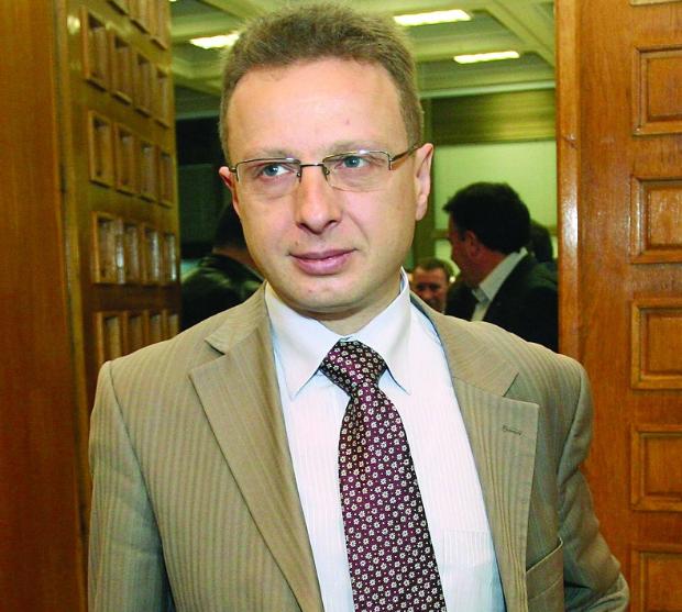 Иван Сотиров нахока министър Денков заради проф. Герджиков
