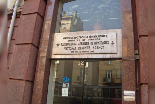 НАП награди разказ на ученик за данъците на... Марс