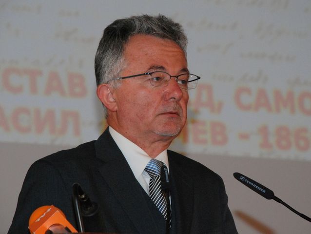 Почина проф. Евгений Николов