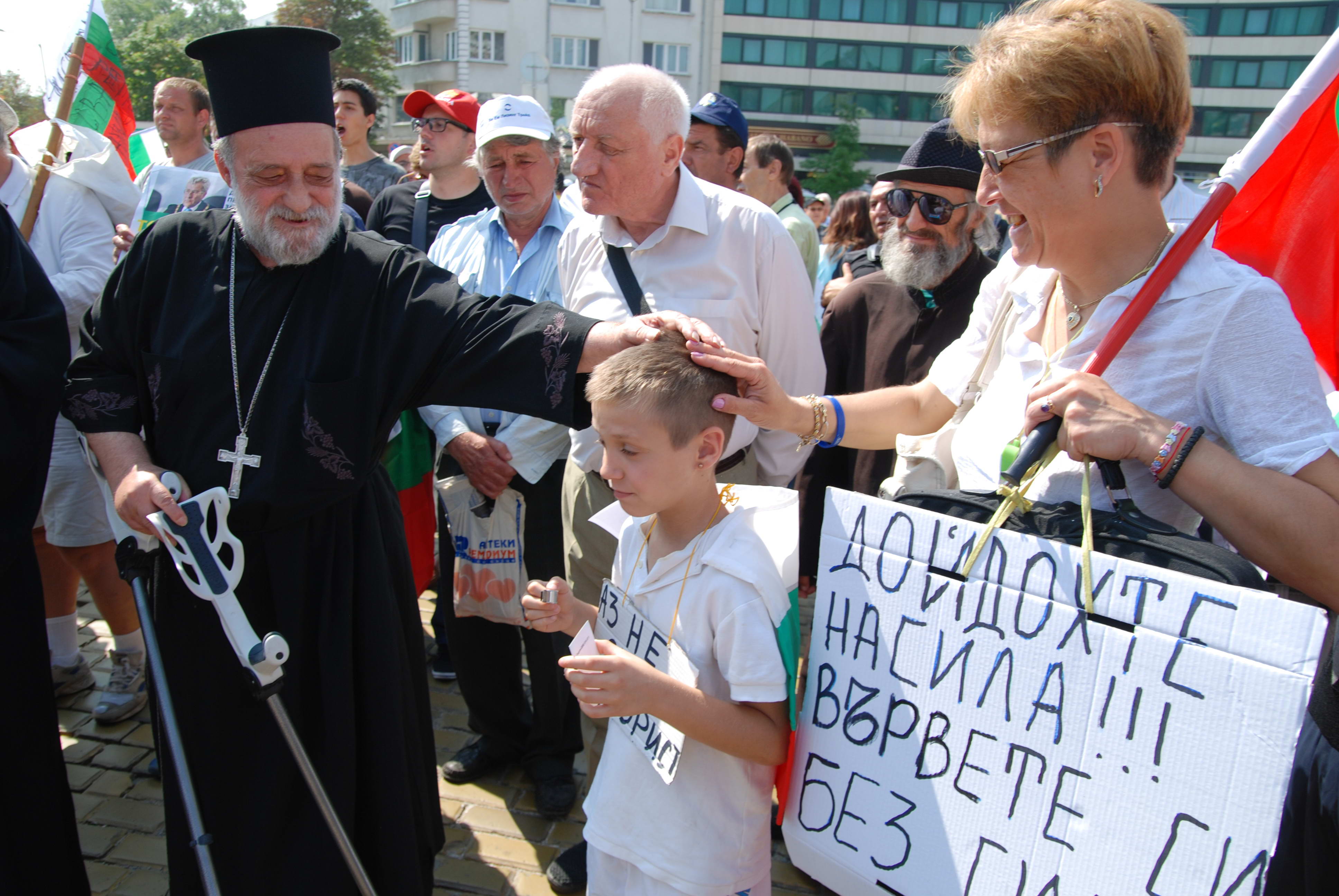Отец Амбарев: Като младеж митрополит Николай е страдал от шизофрения! 