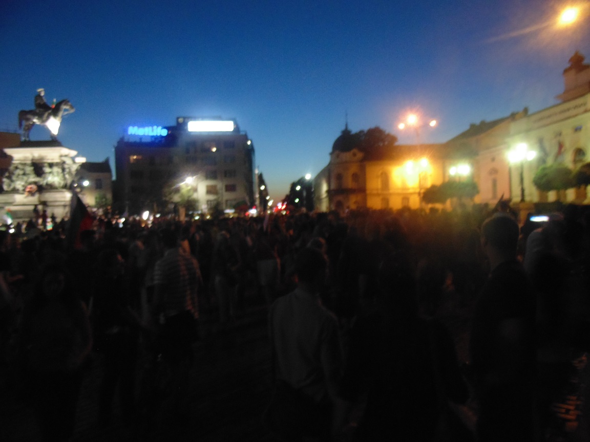 БЛИЦ TV: Спокойни протести на по бира днес