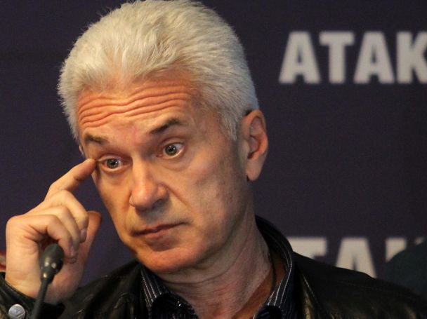Волен: Плевнелиев и Цветанов не уважават институциите