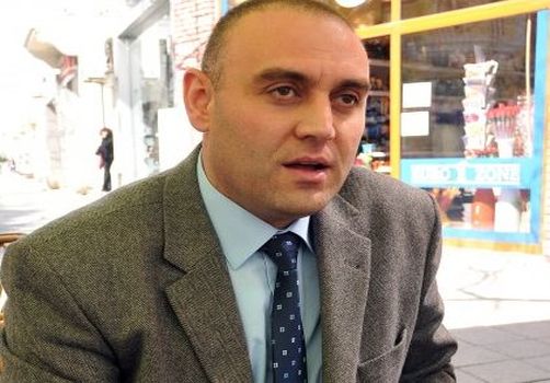 Г-н "Ваканцувам" от парламента не плажувал, а гледал домати