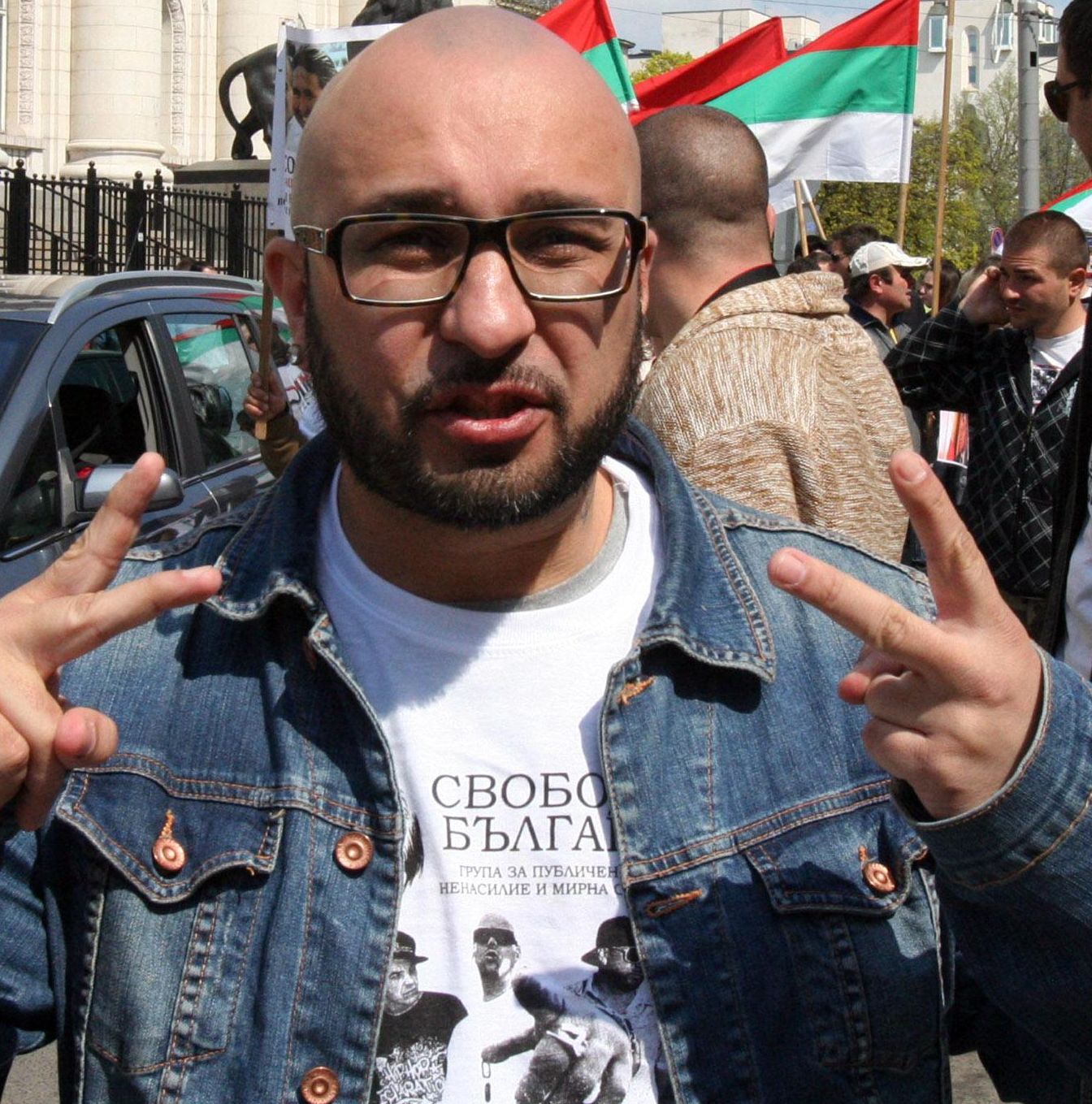Шамара се извини официално и пред контрапротеста 