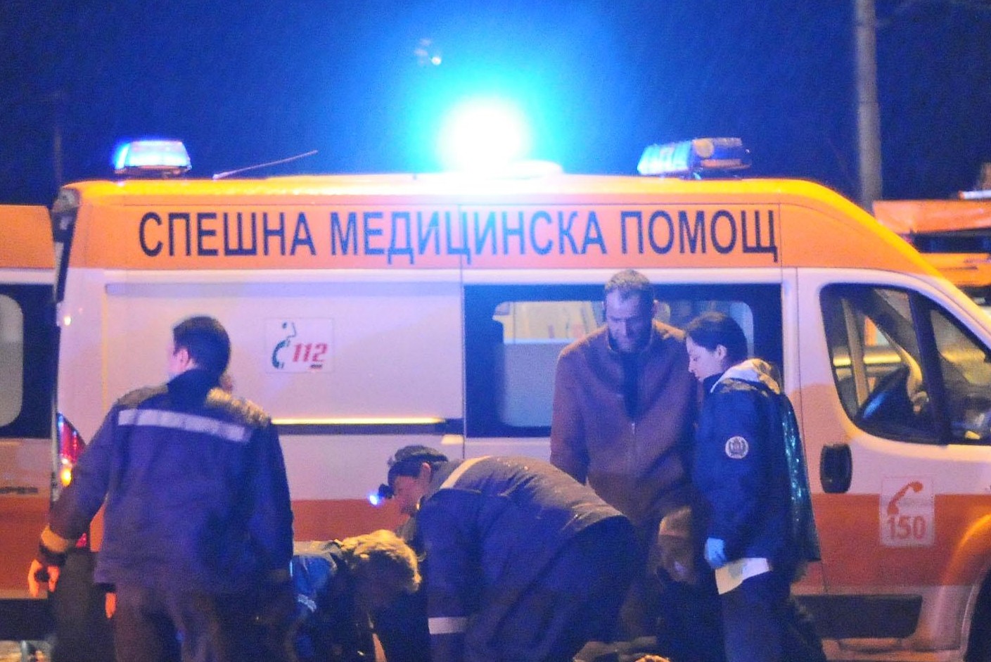 Млада шофьорка прегази жена в черни дрехи нощес