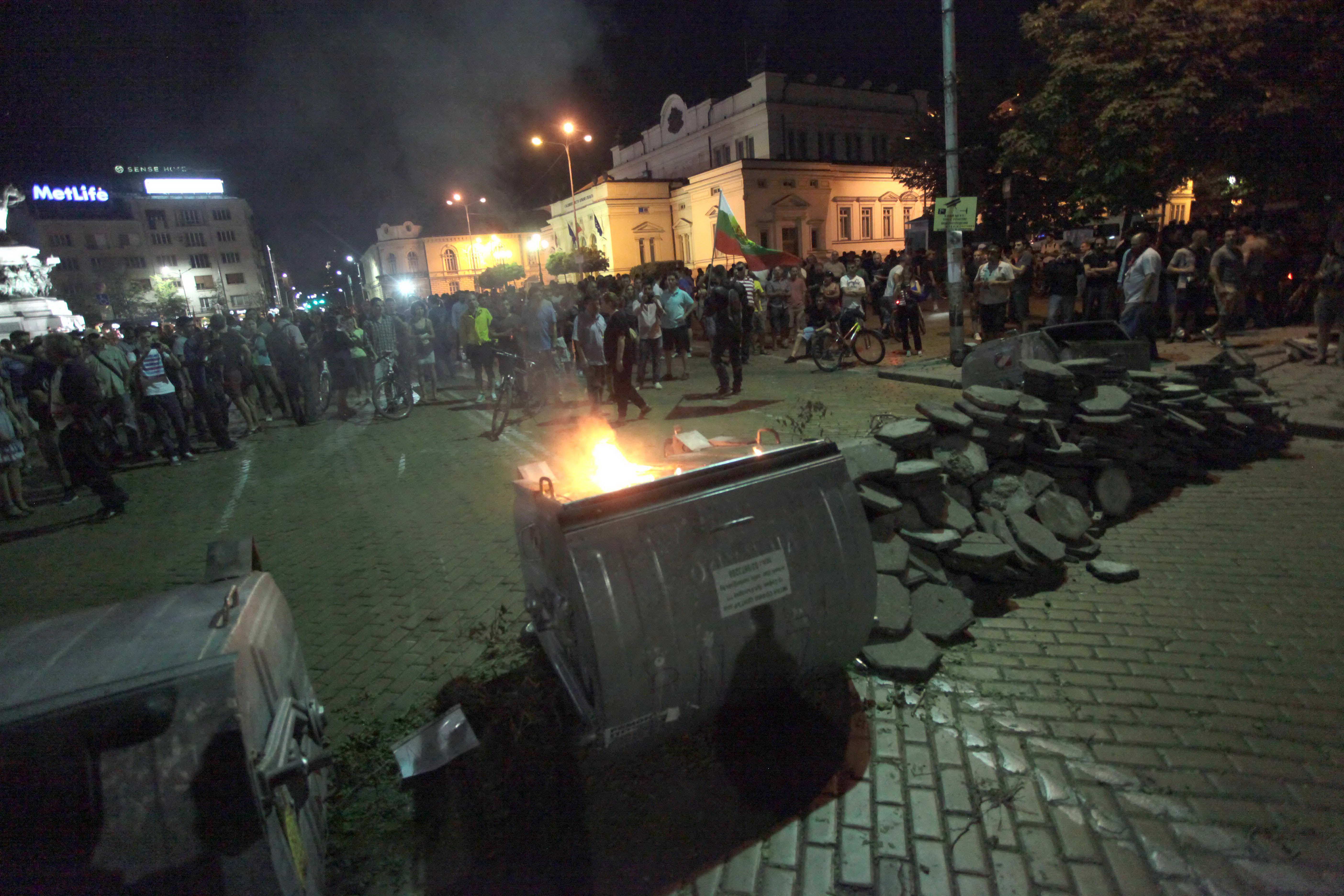 Депутатката Жара Пенева: Протестиращите искаха да ни убият! 