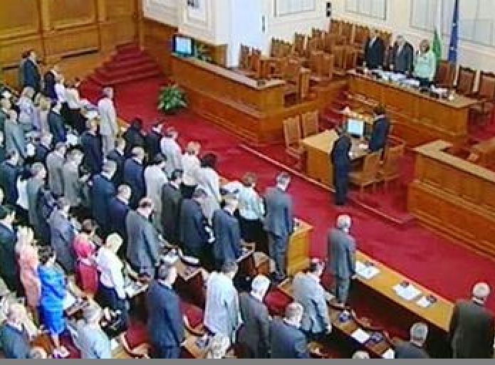 Парламентът почете миньорите с минута мълчание 