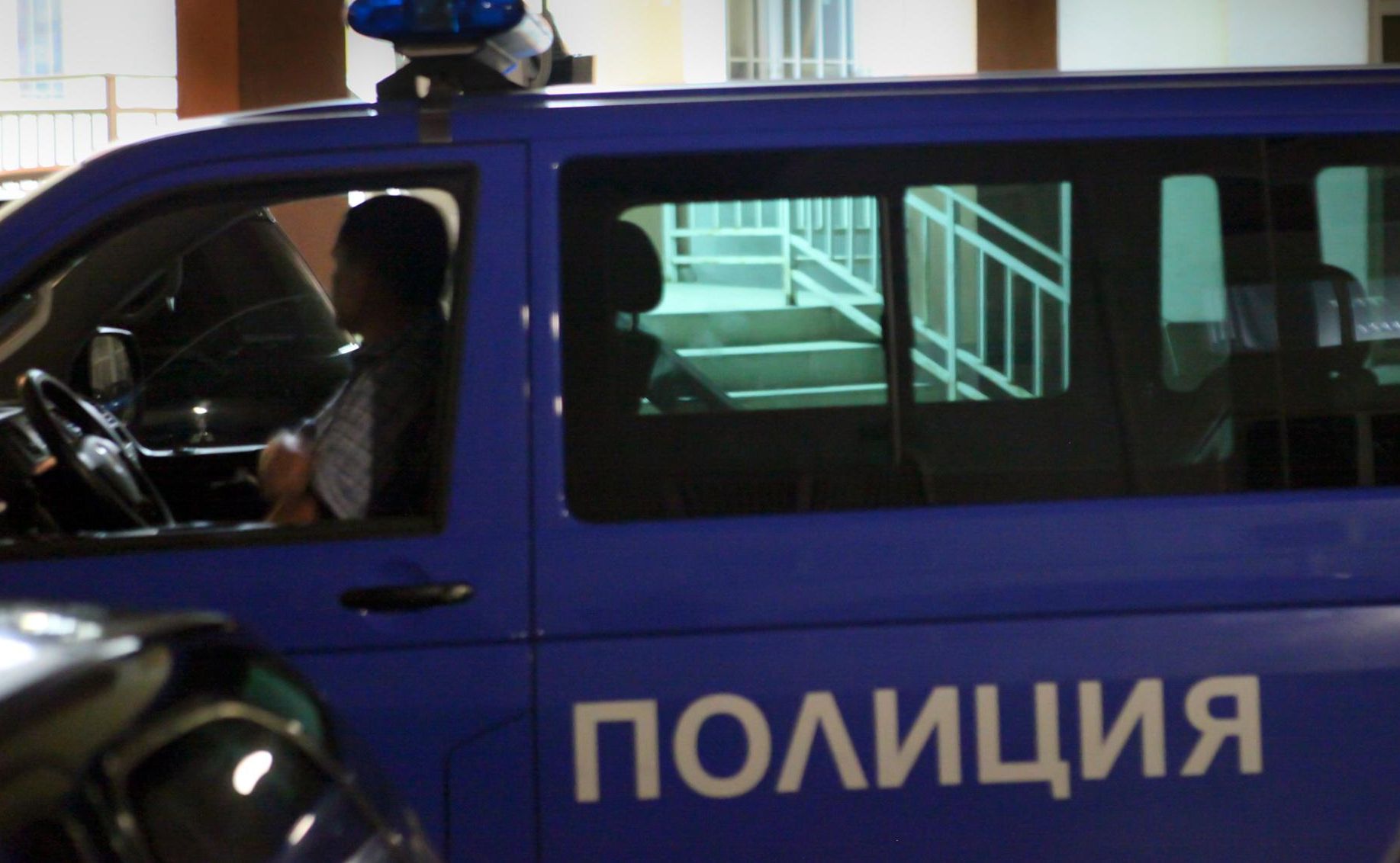 Полицейски щурм в село Полето, търсят "професор" Батурски, той се крие в гората
