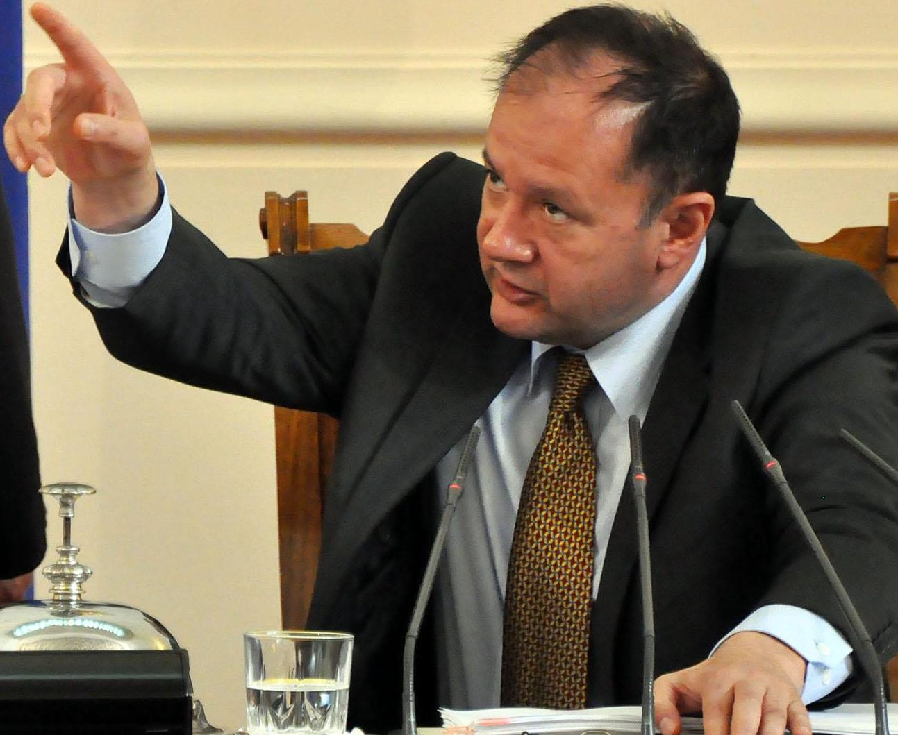 Михаил Миков хваща гората