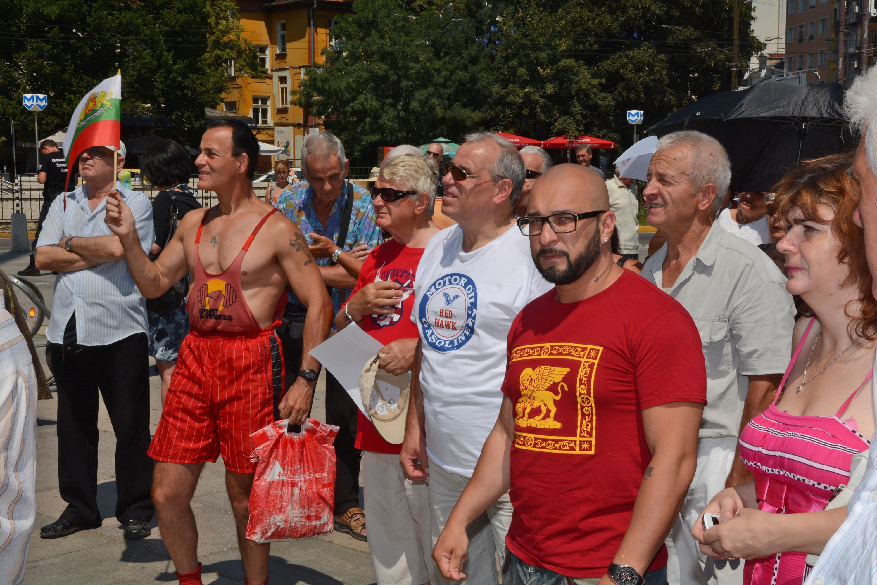 Контрапротестът се мести под прозорците на Фандъкова