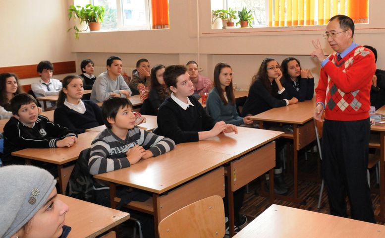 120 учители се борят за едно работно място