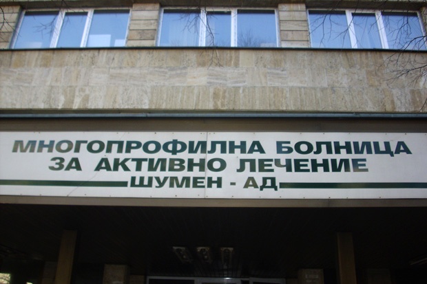 Дрогиран се метна от прозорец на болница, падна върху линейка и пак се озова в Спешното