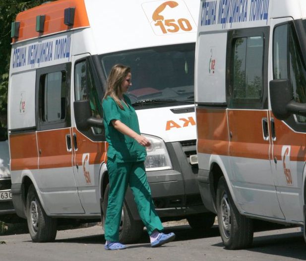 Трима в болница след теча на амоняк в Пловдив 