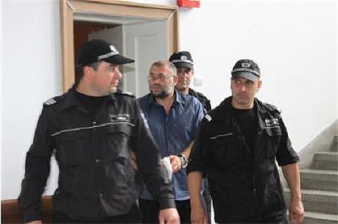 Пуснаха под домашен арест поп подпалвач