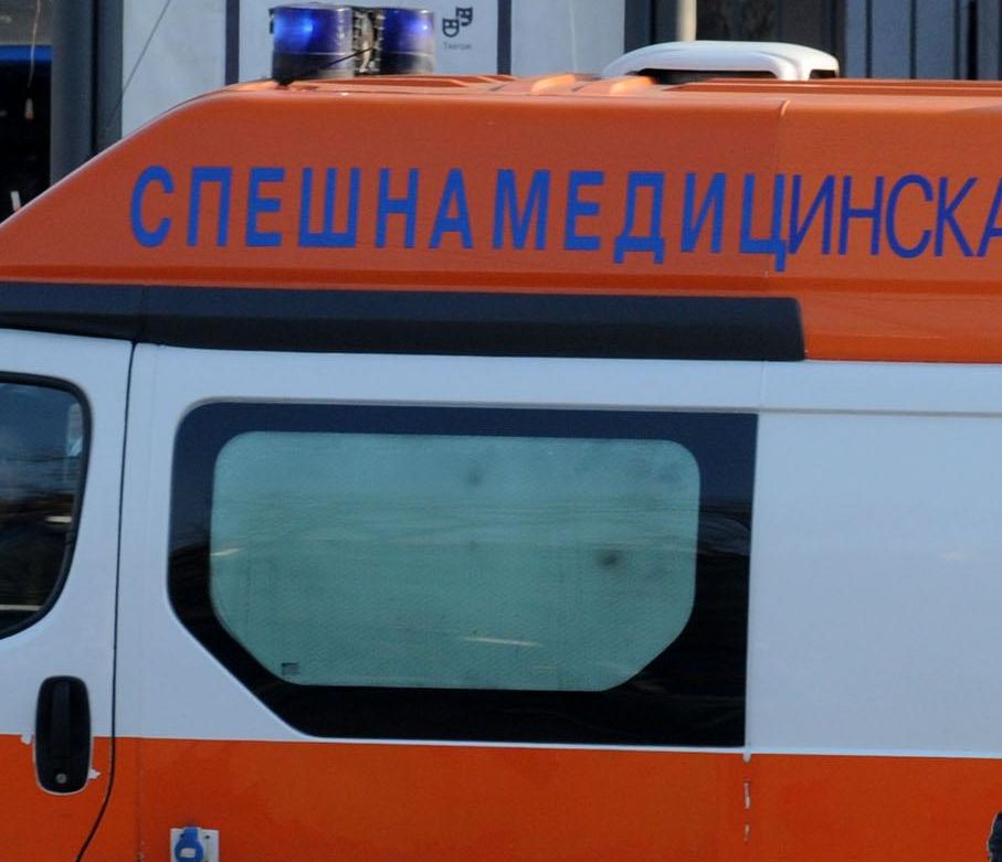 Психар се опита да убие баща си с отвертка
