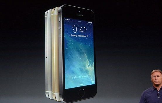 Apple изуми света едновременно с два iPhone-а (ВИДЕО)