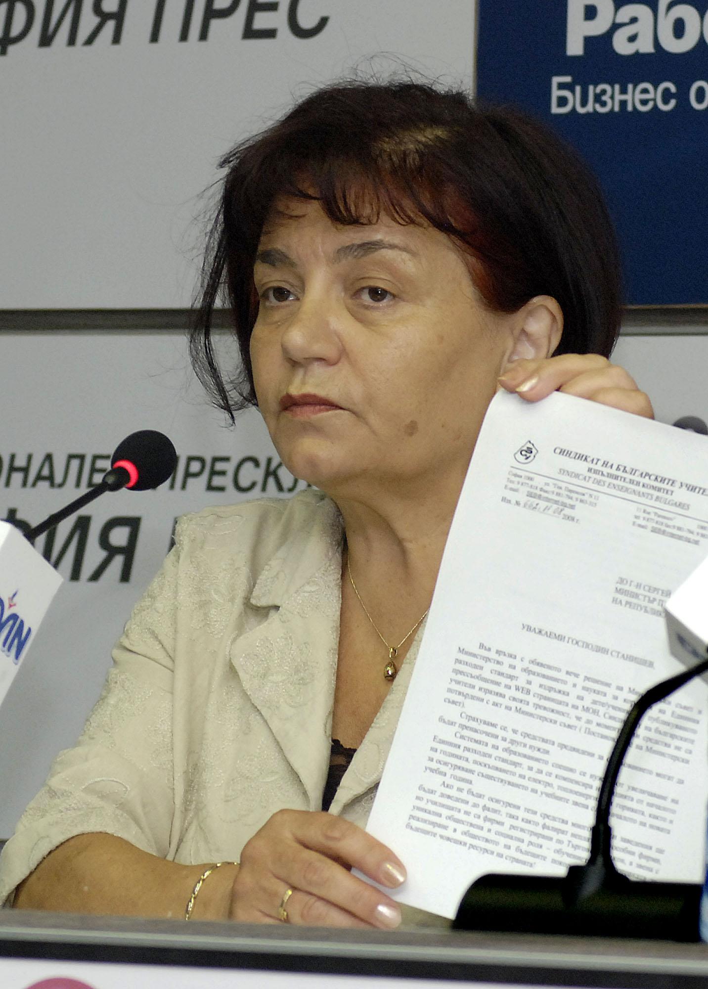 Учител в Люксембург взима 20 пъти повече от българския си колега