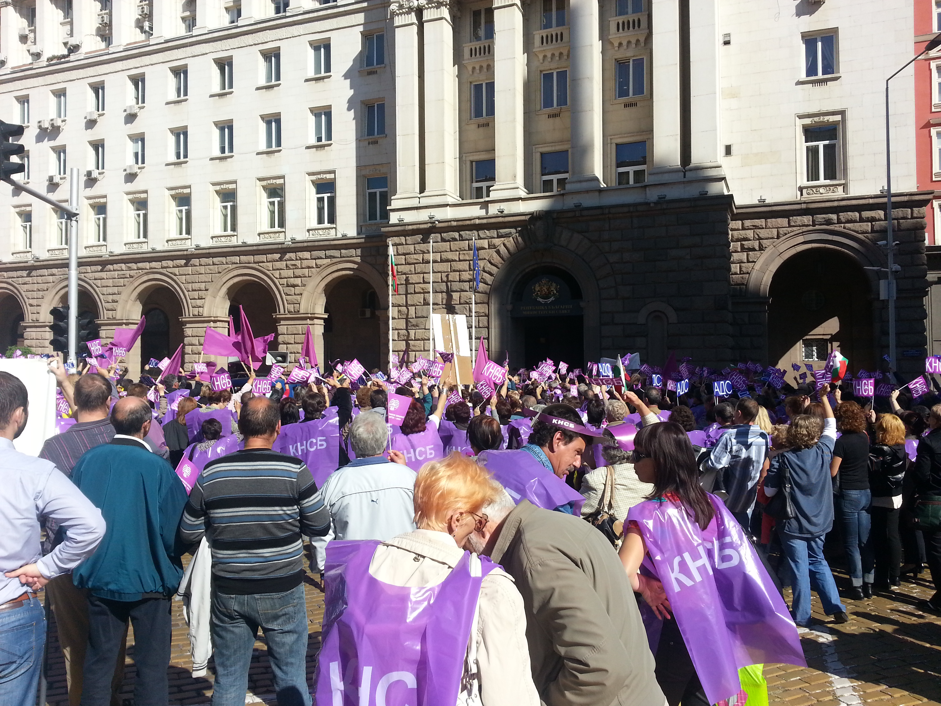 Протест на синдикатите блокира центъра на София