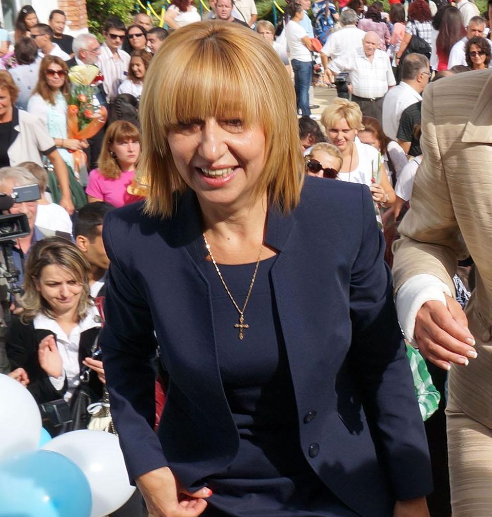 Стимулират младите учители с повече пари 