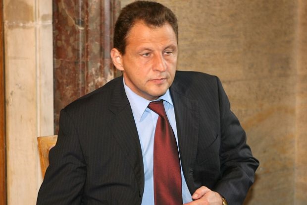 Генерал от НСО търгува с дървесина