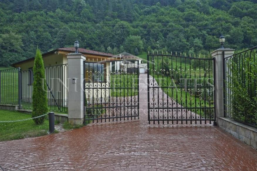 Вижте най-скъпата къща за продан у нас! (СНИМКИ)