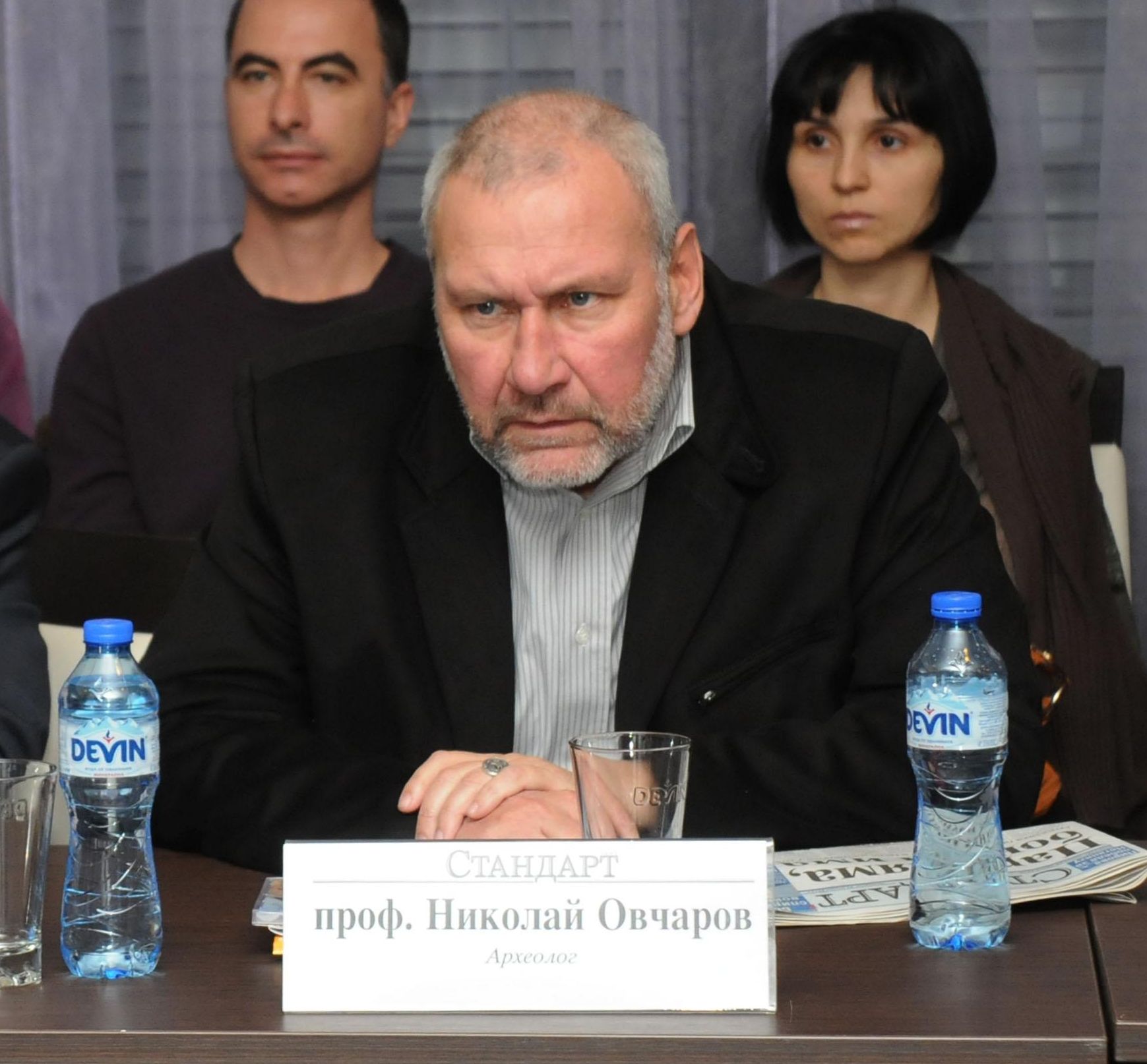 Ореол върху мраморен саркофаг сочи гроба на цар Петър I
