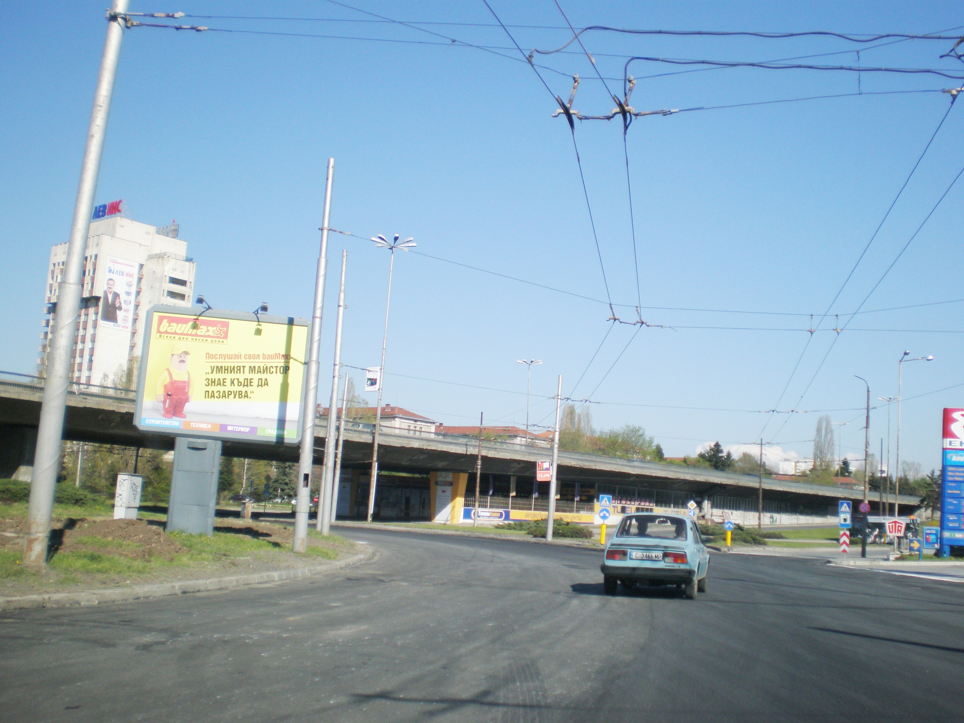 Мостът на "Цариградско шосе" пада