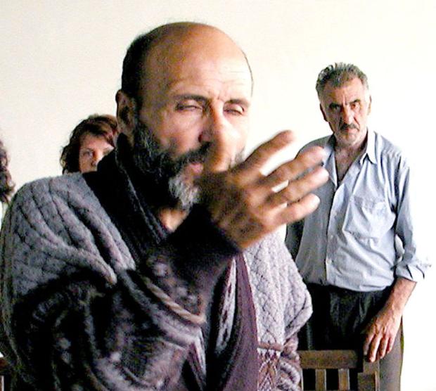 Убийци на свещеник вече са на свобода 