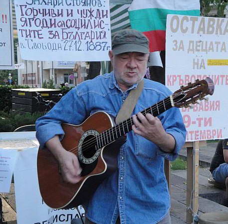 Джазменът Огнян Видев: Политиците да вървят на майната си! 