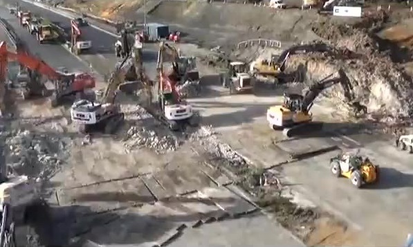 Ето как за 24 часа се демонтира 1000 тона мост над магистрала (ВИДЕО)