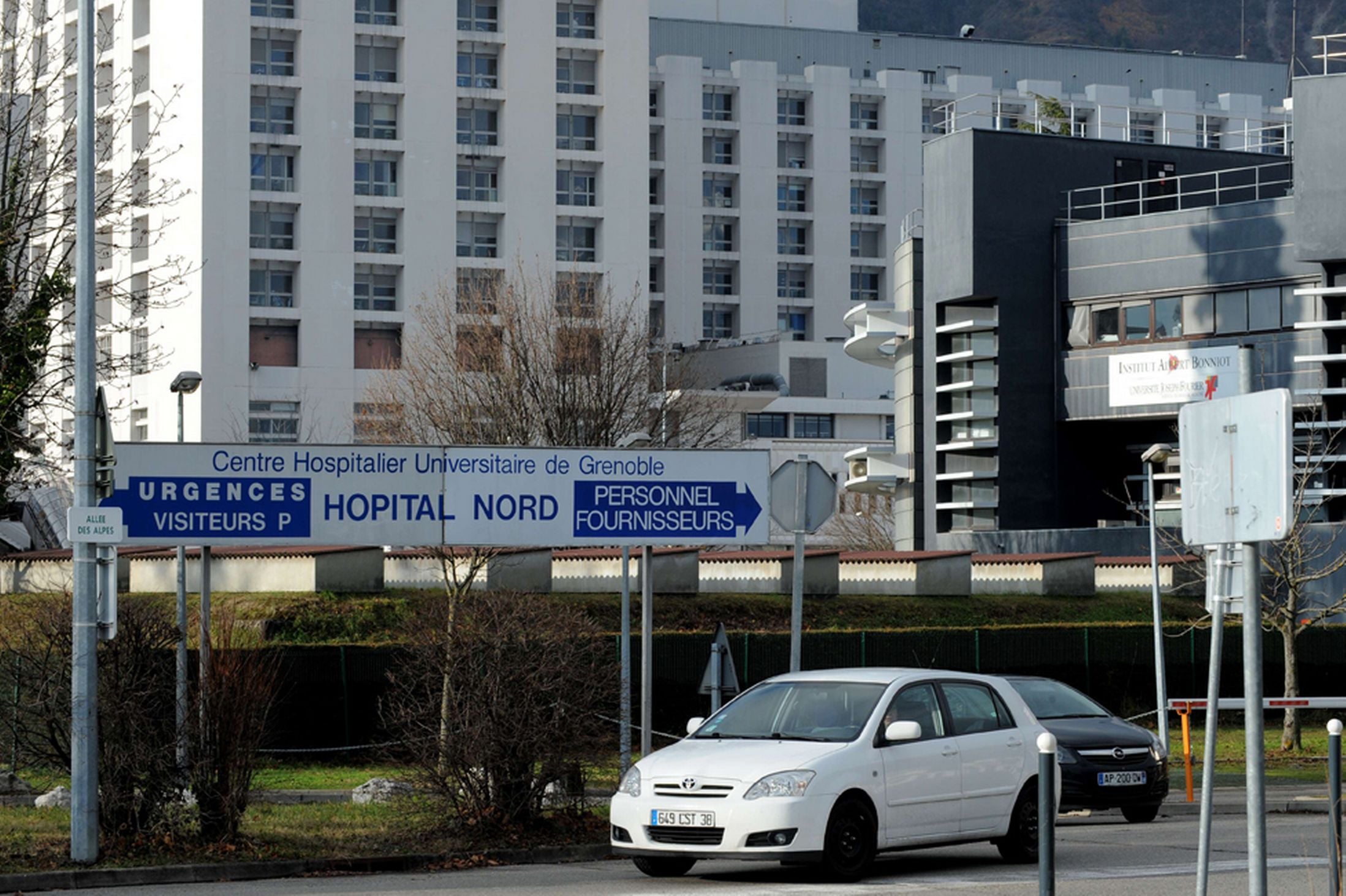 Виден неврохирург помага на Шумахер да се бори за живота си