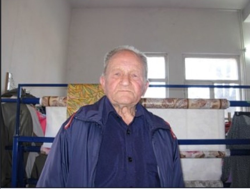 Само в БЛИЦ: Бивш треньор по борба горя в дома си, подозират зъл съсед (СНИМКИ)
