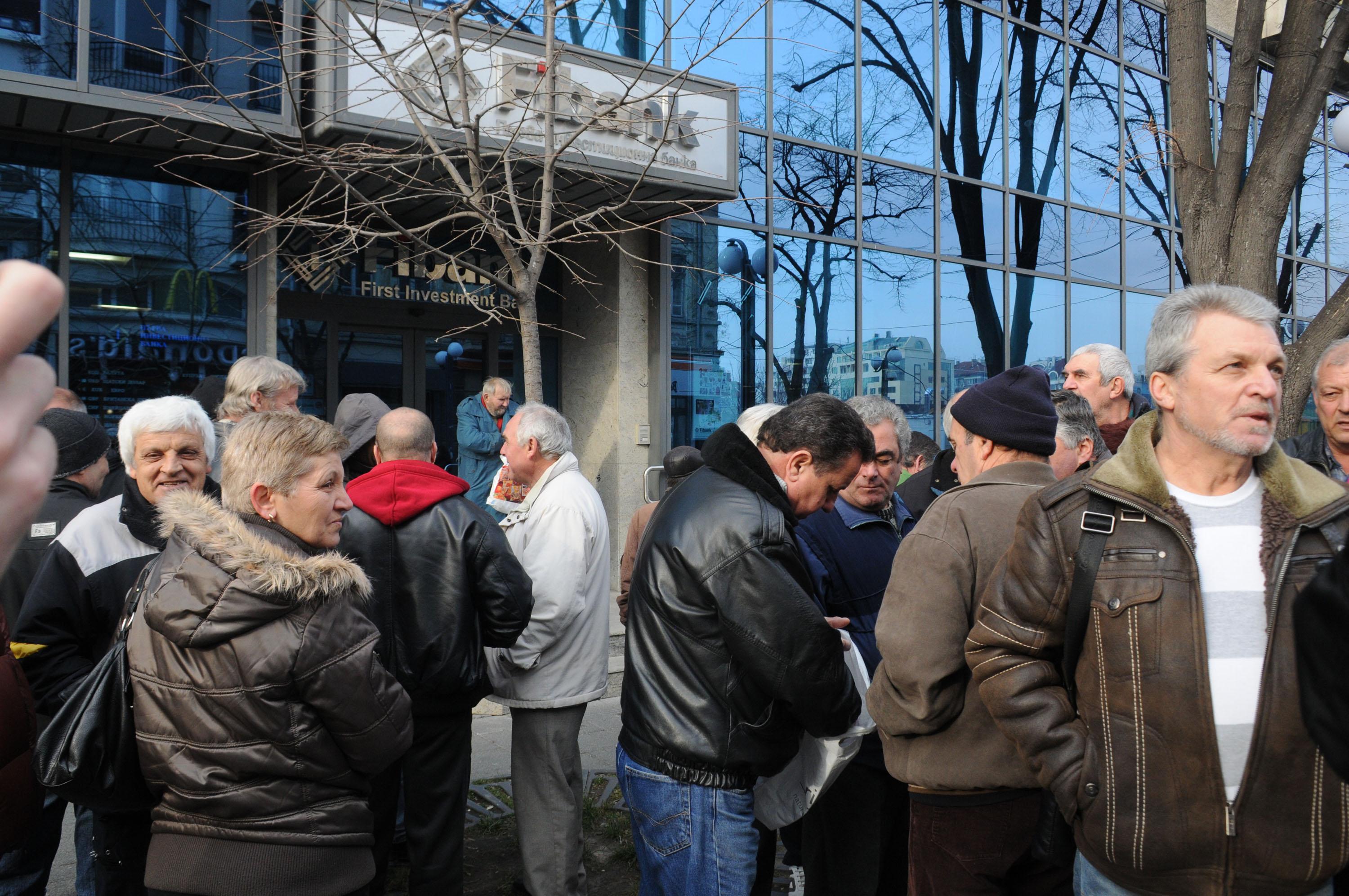 Първи обезщетения получиха уволнените корабостроители