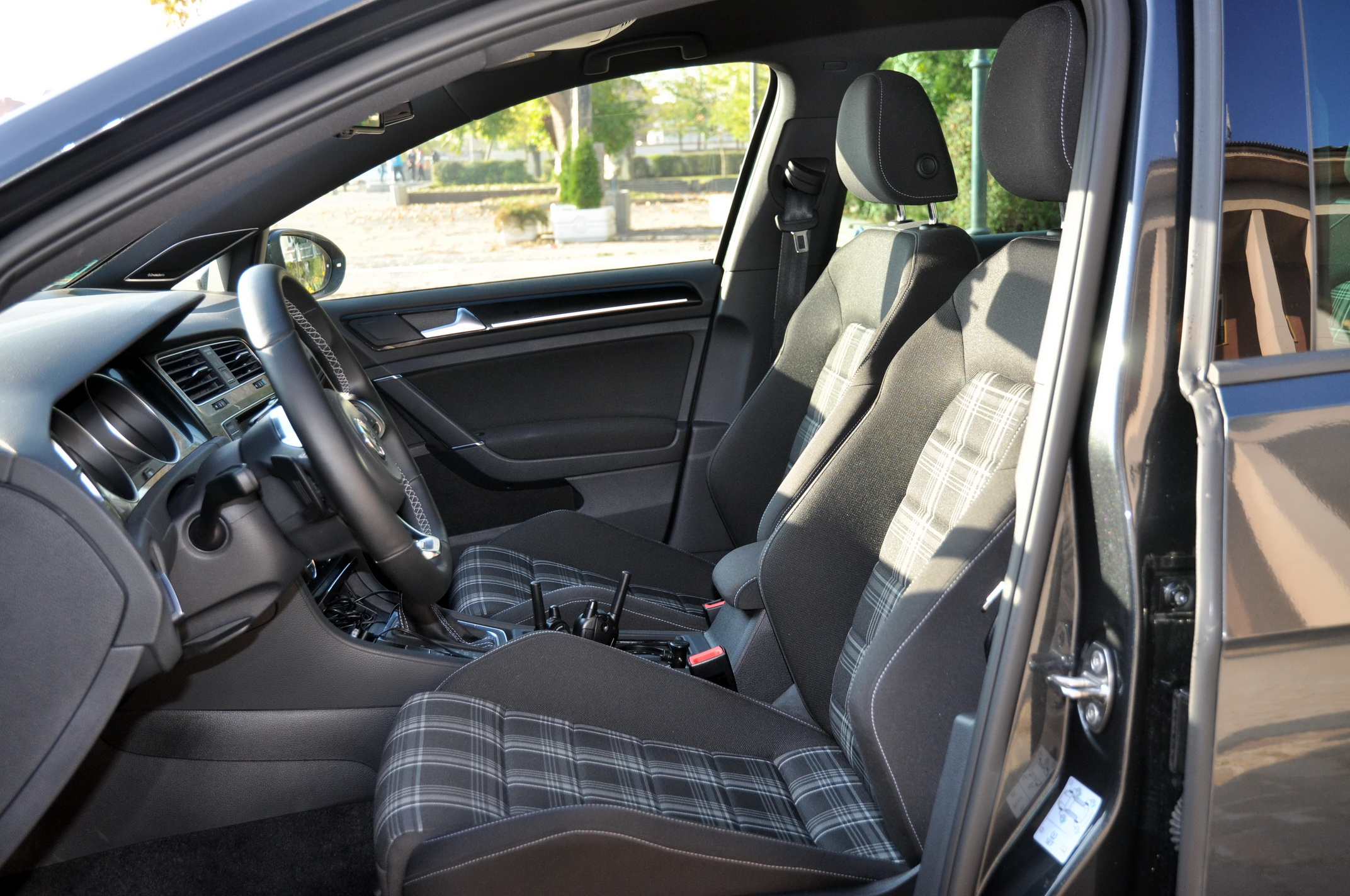 Тест на Volkswagen Golf VII GTD (СНИМКИ)