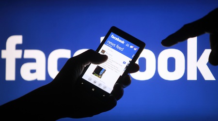 Facebook готви няколко мобилни приложения