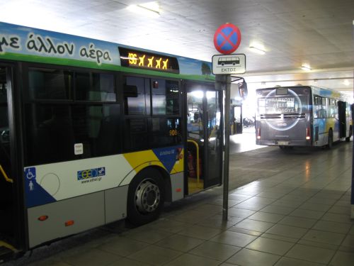 Автобус-кръчма тръгва в Атина