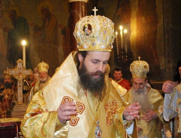 Напрежение! Митрополит гони енергийни лечители от храмовете