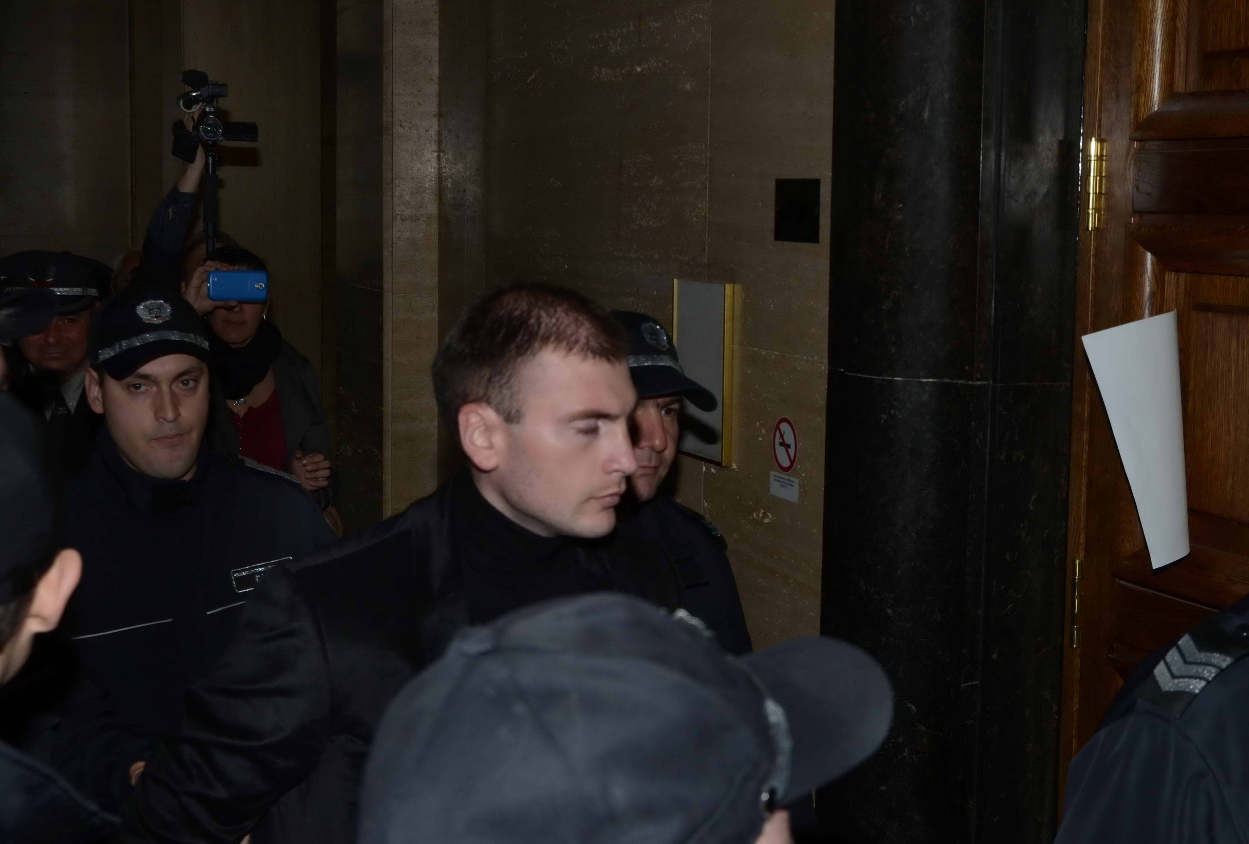 БЛИЦ TV: Октай Енимехмедов искал Доган да се изпусне