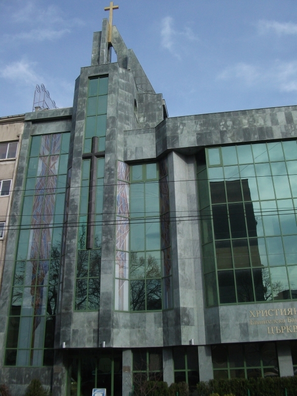Вандали изпотрошиха баптистка църква