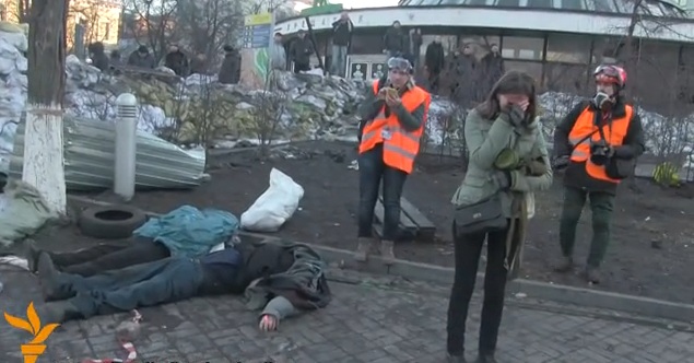 Лидер на протестиращите в Киев пред БЛИЦ: Прибирахме труповете под дулата на автомати (ВИДЕО 18+)