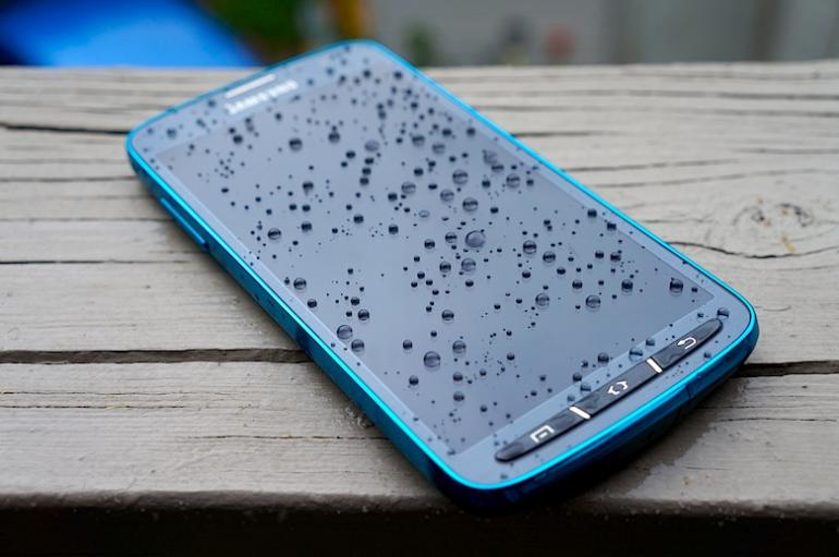 Galaxy S5 звъни и под душа