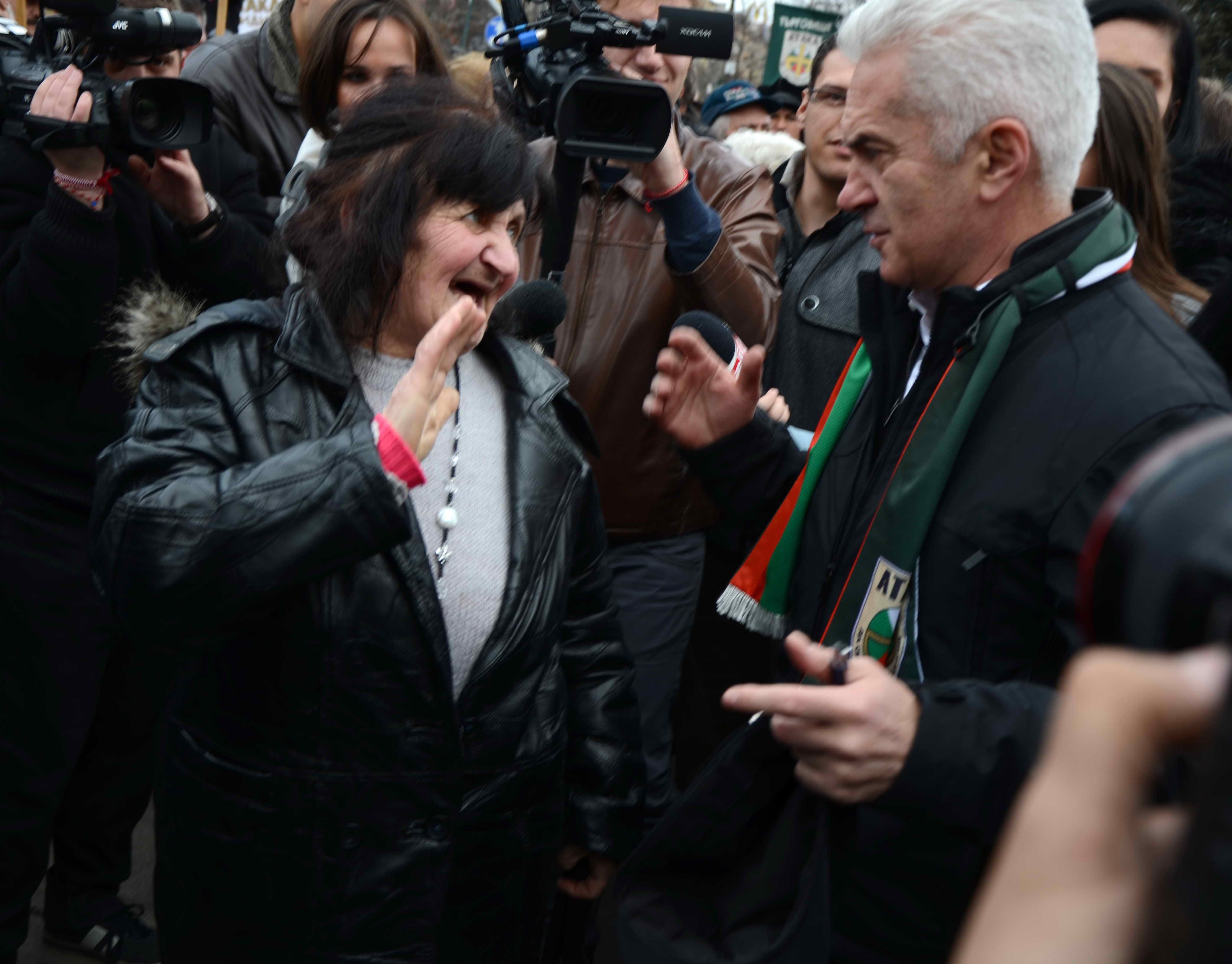 Атакист припадна при речта на Волен
