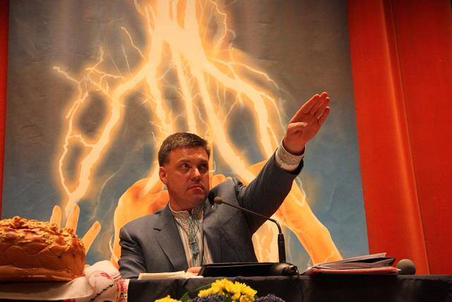 Вижте лидера на украинската "Свобода" като Хитлер